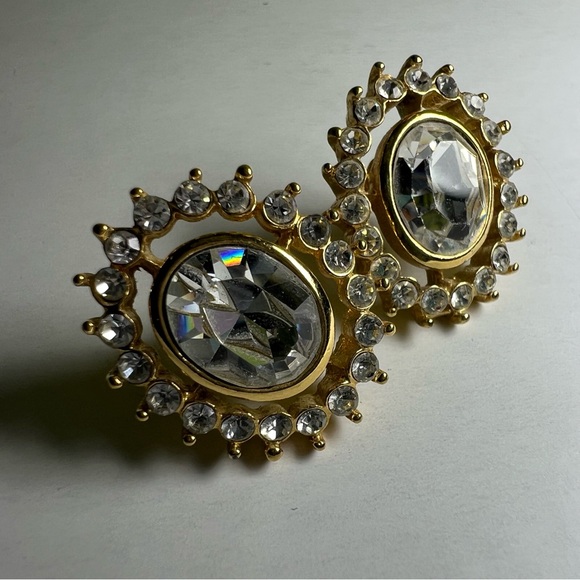 Trifari Sparkling Rhinestone Earrings Clip On Faceted Glass Round Studs Signed - Picture 2 of 4